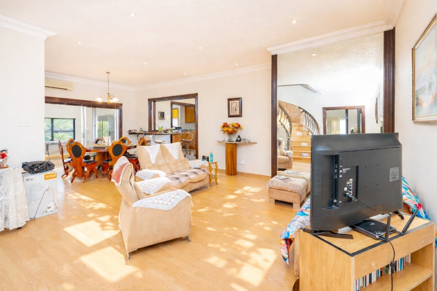 5 Bedroom Property for Sale in Caribbean Beach Club North West
